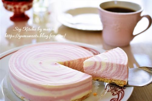 試作のラズベリー縞々レアチーズケーキ、そして、母からの誕生日プレゼント?