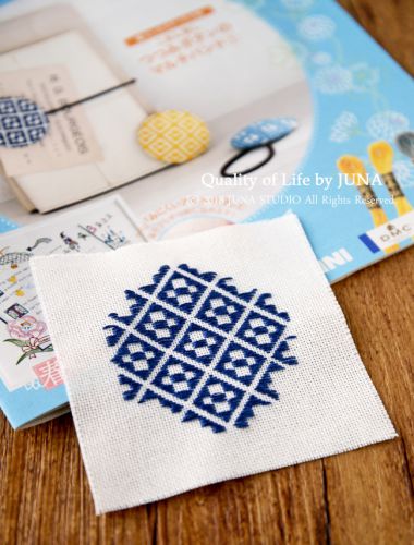 【ハンドメイド】こぎん刺しのつつみボタンでマルチバンド/刺しゅう途中経過/私が大好きなホットケーキ