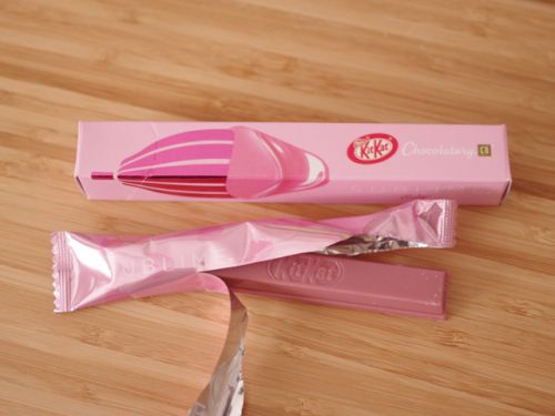 キットカット ショコラトリー「サブリム ルビー」、食べてみました!☆サクサク軽いのに濃厚、フルーティーです♪