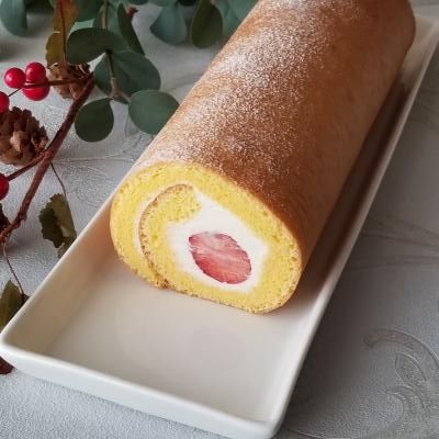 苺のロールケーキ