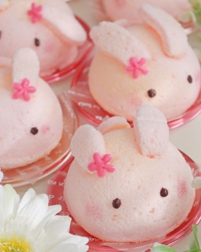 桃色うさぎのカスタードケーキ