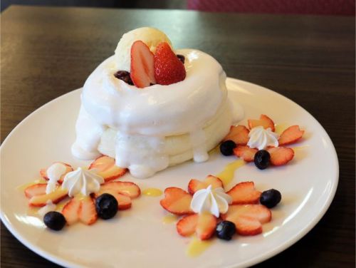 【松戸・馬橋】Sampo cafe サンポカフェ 季節のパンケーキ(苺と小豆のお花見パンケーキ)