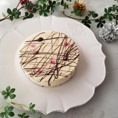 ホワイトチョコのムースケーキ