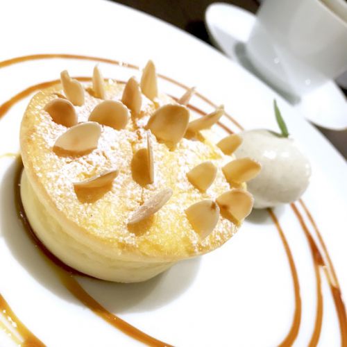 綿雪のような口どけのスフレチーズケーキ