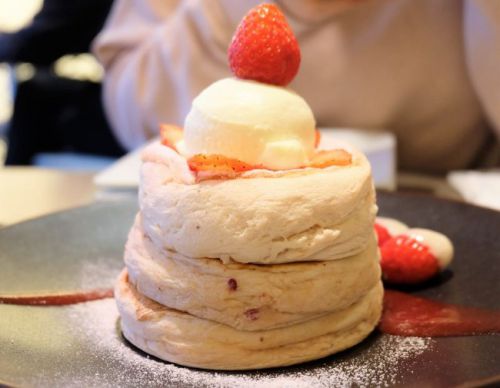 【原宿 神宮前】ミカサデコ&カフェ MICASADECO&CAFE JINGUMAE ふわふわ苺とホワイトチョコのパンケーキ