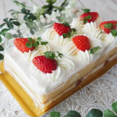 苺のスクエアケーキ