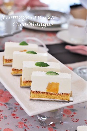 マンゴーとココナッツのレアチーズケーキ
