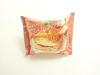 ICE CREAM WEEK!!(アイスクリーム部)・フローズンスイーツ(苺のミルフィーユアイス)サンド@赤城乳業