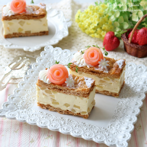 リンゴのミルフィーユ風ムースケーキ