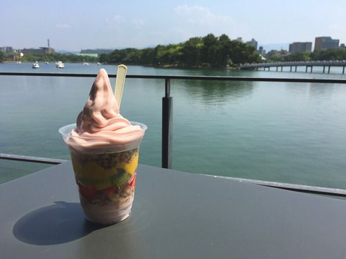 【福岡】池畔テラス席でフローズンヨーグルトパフェ♪@ピンクベリー大濠公園店