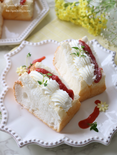 エンゼルフードケーキのルバーブジャムサンド♪