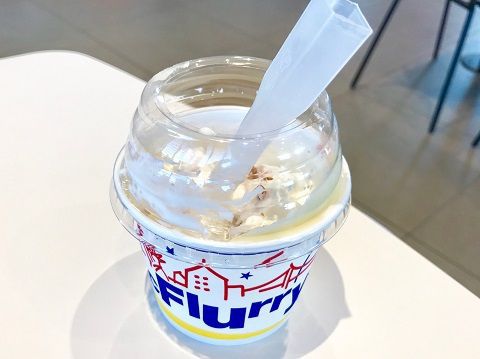 マックフルーリー ニューヨークチーズケーキ(マクドナルド)のレビュー!非常に涼感あふれるフレーバーで、夏場のクールダウンにもってこいのソフトクリーム♪