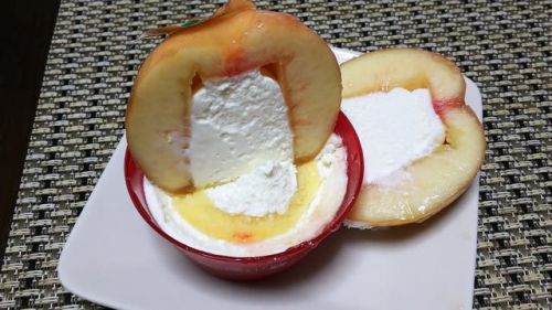 丸ごと桃ケーキ