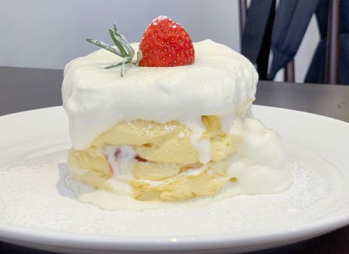 【ベトナム ホーチミン 】Cafe Heimise カフェ ヘイミーズ ストロベリースフレパンケーキ