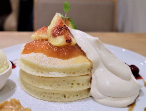 【三軒茶屋】パンケーキママカフェVoiVoi 無花果と黒糖生クリームのパンケーキ