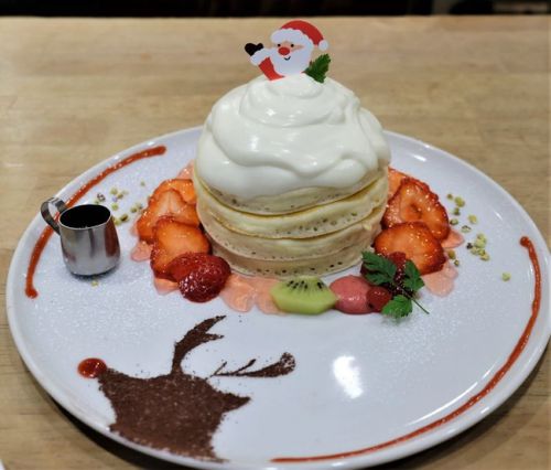 【三軒茶屋】 パンケーキママカフェVoiVoi ジャージークリームと苺のクリスマスパンケーキ