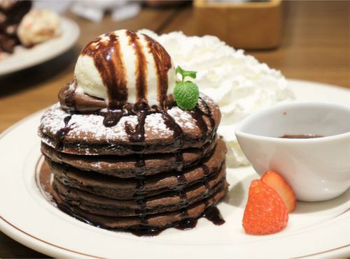 【銀座】エッグスンシングス Eggs'n Things銀座店 フォンダンショコラ&ストロベリーパンケーキ