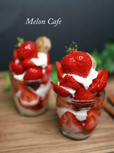 めろんカフェのまかないイチゴパフェ☆市販の品を組み合わせて♪