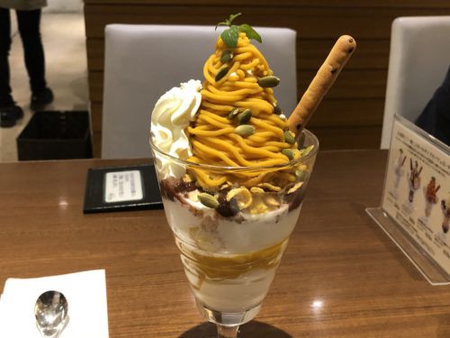 札幌発祥のシメパフェを味わう!ミルク&パフェ よつ葉 札幌パセオ店