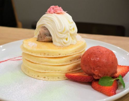 【東京 三軒茶屋】 パンケーキママカフェVoiVoi 桜と塩生クリームのパンケーキ
