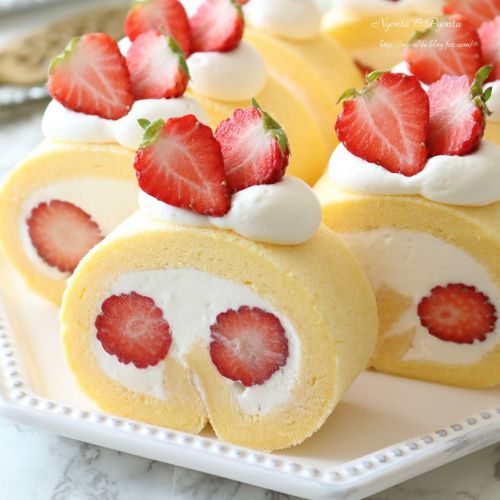 たっぷり苺のロールケーキ♪