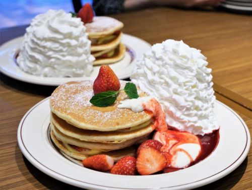 【東京 銀座】エッグスンシングス Eggs'n Things銀座店 いちごのミルフィーユパンケーキ