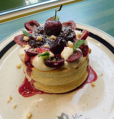 eggg cafe(えぐぅ~カフェ) 小平本店@小平市のチェリーパンケーキ