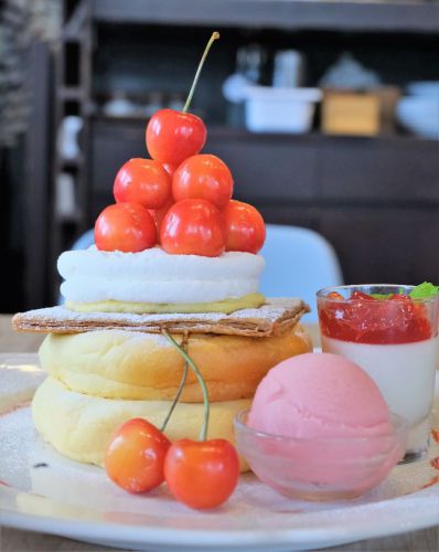 【神奈川 武蔵小杉】 3 STARS PANCAKE スリースターズパンケーキ 佐藤錦のレアチーズパイ