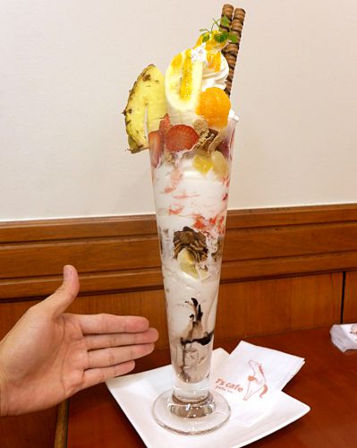 T’s cafeゲートイン 老舗喫茶店のパフェが人気だよ 持ち帰りも ランチにはナポリタンにピラフなど 広島市中区紙屋町