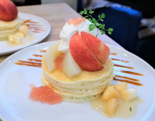 【東京 三軒茶屋】 パンケーキママカフェVoiVoi 桃のパンケーキ