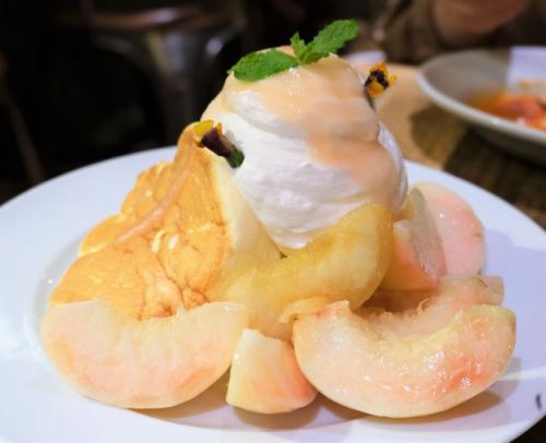 【東京 渋谷】 Espresso D Works Shibuya エスプレッソ ディー ワークス 渋谷店 桃のパンケーキ