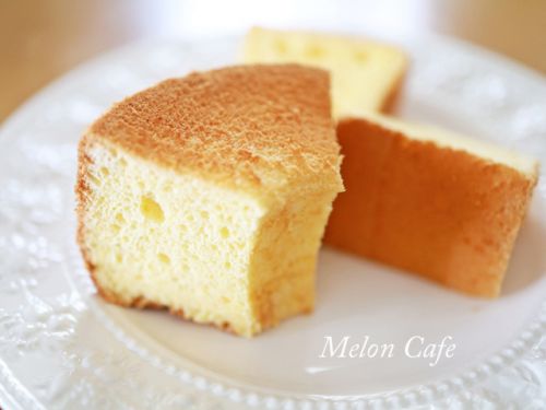 シンプル材料でそれだけでもおいしい☆ふわしゅわ簡単シフォンケーキ(17センチ焼き型レシピ)