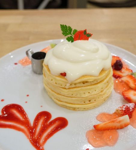 【東京 三軒茶屋】パンケーキママカフェVoiVoi ジャージークリームと苺のクリスマスパンケーキ