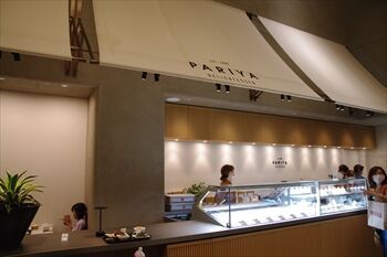 横浜の商業施設NEWoMan横浜にあるデリカテッセンで買って帰ったおいしいケーキ