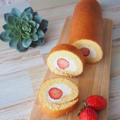 苺のロールケーキ
