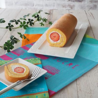 いつもの苺のロールケーキとSuipaさんの箱