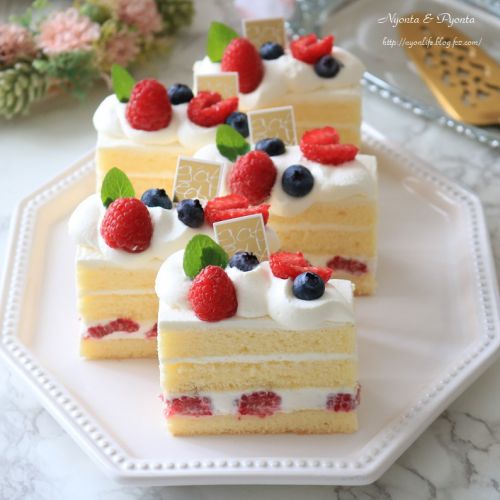 ラズベリーチーズのミニショートケーキ