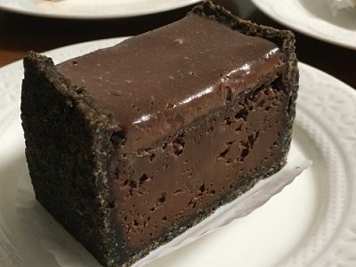 角食パンとジュウニブンベーカリーのケーキ