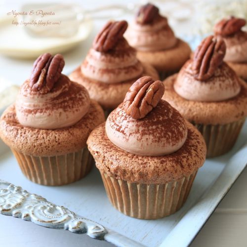 クリームたっぷり♡ダブルチョコクリームのカップケーキ