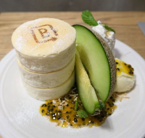 【東京 原宿】B PORTLAND CAFE 国産メロンとパッションフルーツパンケーキ