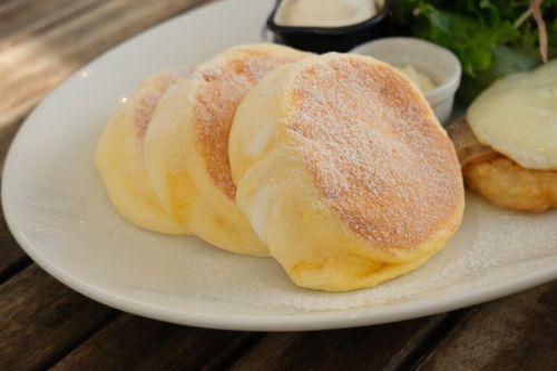 【神奈川・鵠沼海岸】PCH coffee ピーエイチシーコーヒー　ベーコンエッグポテトリコッタスフレパンケーキ・ランチ