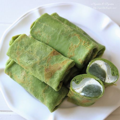 抹茶餡の抹茶クレープ