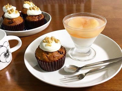 キャロットケーキとポンパドウルのレーズンサンド