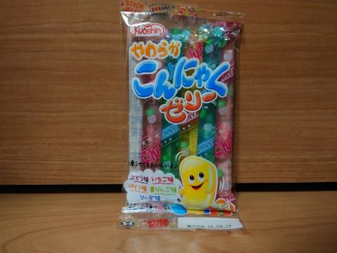 濃縮りんご果汁20%入り。しかも各フレーバーに!だ。 〜共親製菓 『やわらかこんにゃくゼリー』〜