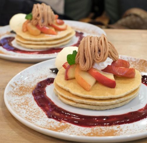 【東京 三軒茶屋】パンケーキママカフェVoiVoi 焼きりんごとモンブランのパンケーキ