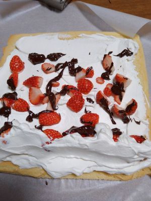 いちごのロールケーキ