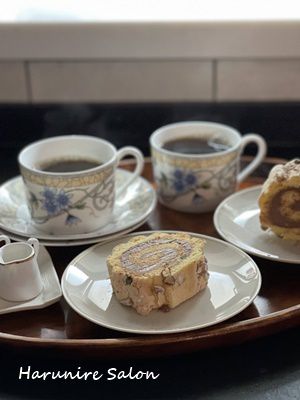木の実のロールケーキ