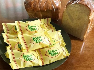 母の好きなレモンケーキと食パン♪