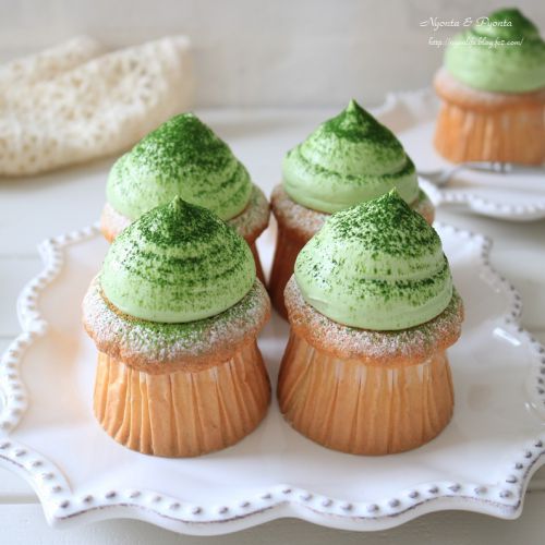抹茶と小豆のシフォンカップケーキ