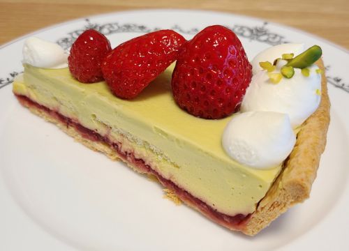 【Pistachio Fair②】ピスタチオババロアと甘酸っぱいベリーのタルト@キルフェボン